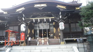 新宿中央公園に隣接。