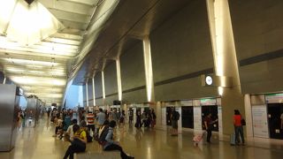 チャンギ国際空港の地下駅。