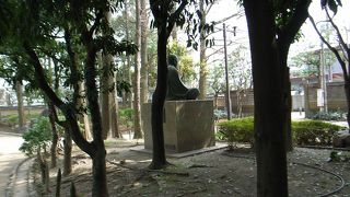 江戸期の大衆芸能作家「近松」の記念館とお墓が