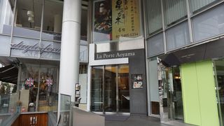 注目は、マカロンが人気のピエール・エルメ・パリ