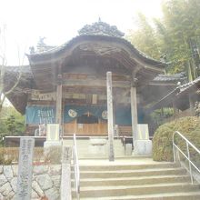 栄福寺　左に箱車があります