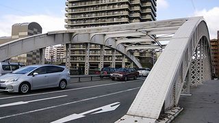 石の欄干が素敵