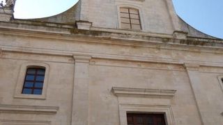 チステルニーノの大聖堂的な存在です♪