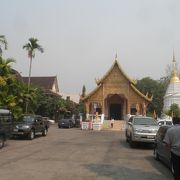 静かな雰囲気の寺院