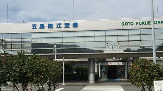 プロペラ機で上陸