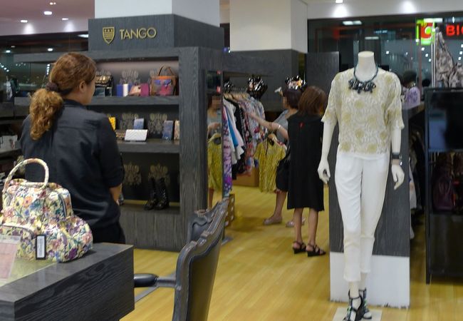 閉店まで20分しかない中、ブラウス２着ゲットの早業