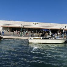 水上バスからのサンタルチア駅