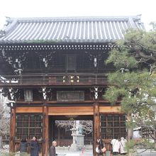 通りの名前の由来の「仁王門」