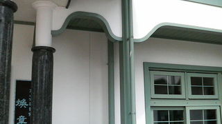 高山らしく見事にレトロチックな建物です