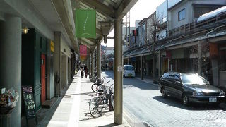 高山の中ではわりと現代風な町並みです