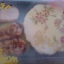 春らしいおせんべいです。