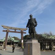 大阪城に行ったら、豊国神社に行ってみよう。豊臣秀吉像が待ってくれてますよ＾−＾