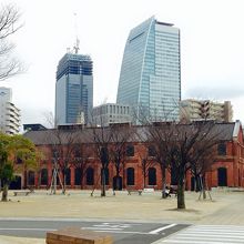 奥に見えるのが名古屋駅です。