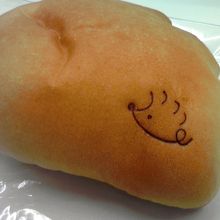クリームパン。はりねずみの刻印がかわいい