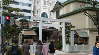 近隣には大丸神戸店があります