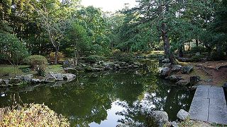 東園は指月公園の中でひっそりと佇んでいました