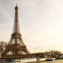 夕景のエッフェル塔