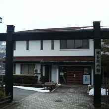 当時の関所のような入口です。