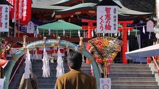 朱色で明るい稲荷神社