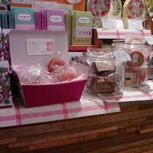 さまざまな紅茶あり。