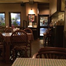 薄暗い店内で落ち着きました。