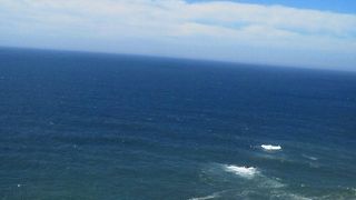 かなりごつごつですが、下まで歩いて行けます。