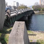 平和大通りの本川にかかる橋です