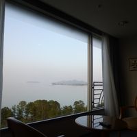 お部屋からの眺めです。大きな窓から琵琶湖が望めます