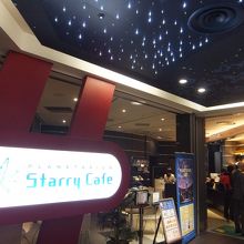 天井の装飾画に注目