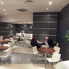 テーブルと椅子の配置