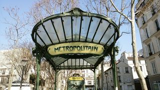 モンマルトル観光の帰りに利用しました！