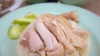 タクシーでは、「ピンク・カオマンガイ」で通じました。