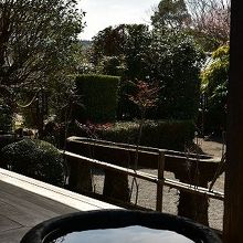 水盤に移る景色