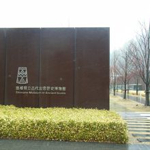 外観もとっても素敵です。水があってモダンな感じ。