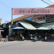 市場入口ー基地側