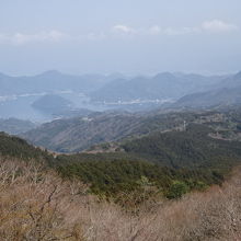 淡島がポッカリ浮いて見えます。