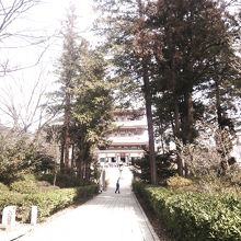 善光寺の奥にあります。