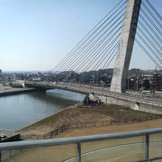 間近に日本海を見ながら渡れる橋です