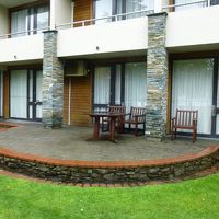 客室のデッキ。湖に直接出られる。