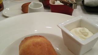 パリのビストロの雰囲気