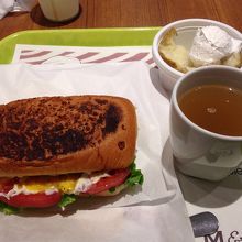 とろとろハムエッグ，スチームドポテト，スープ