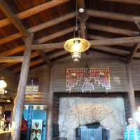 正面玄関を入ると暖炉がありWELCOMEムード満点！