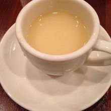 コーンスープも付いてきます。