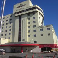 ビジネスホテルに見えるが中は広く立派