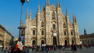 久しぶりに正面の修復が終わっていました