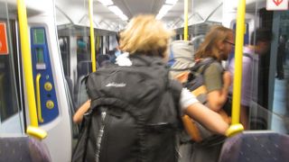 乗客であふれます