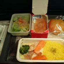 機内食も悪くないです。