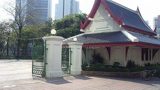 エンポリウム横のきれいな公園