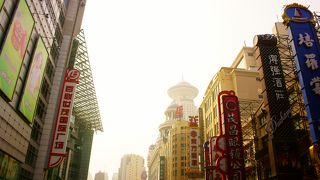 広々とした歩行者天国！