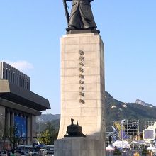 李舜臣将軍銅像